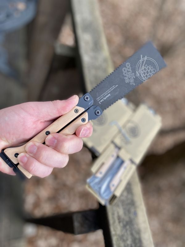 ★渓流泊必須アイテム★手のひらサイズの折りたたみノコギリ！コニファーコーン・バタフライソーII★