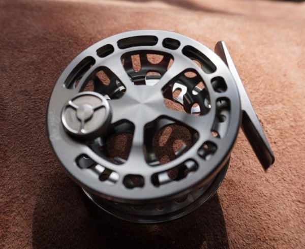 画像3: ★61グラムと軽量〜オイカワのフライフィッシングに〜ARブレスライトフライリール★ (3)